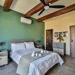 49 Sunrise Bed & Breakfast 4*