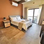 49 Sunrise Bed & Breakfast 4*