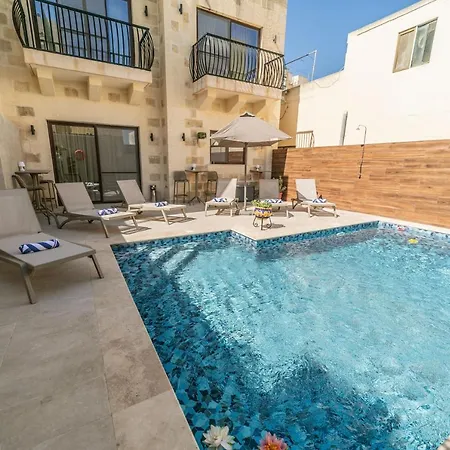 49 Sunrise Għajnsielem