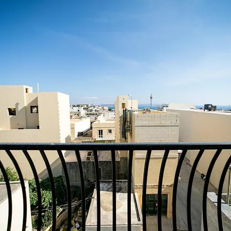 49 Sunrise Għajnsielem