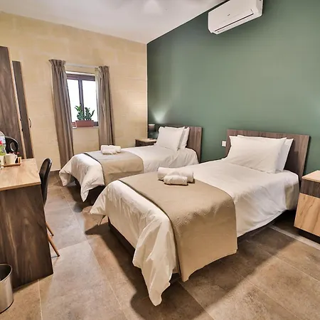 49 Sunrise Għajnsielem