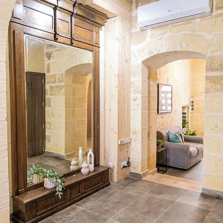 49 Sunrise Għajnsielem