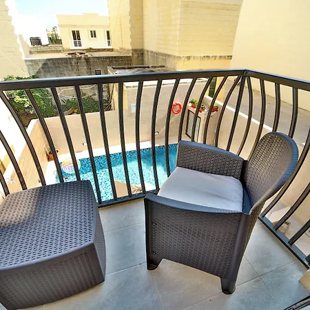 49 Sunrise Għajnsielem