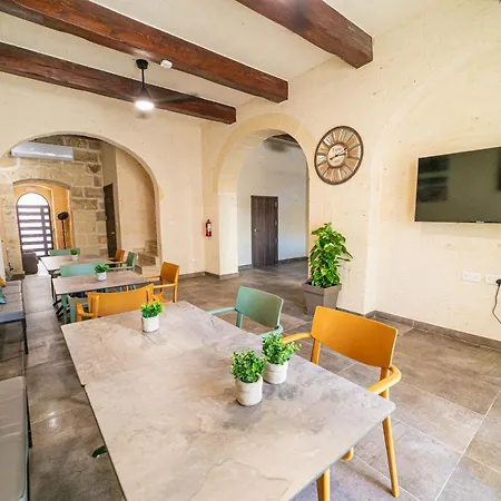 49 Sunrise Għajnsielem