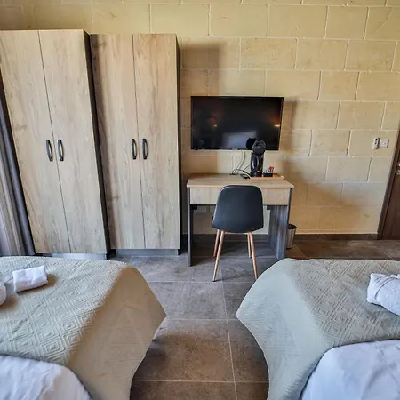 49 Sunrise Bed & Breakfast Għajnsielem