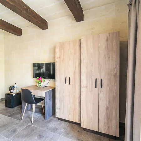 Couette-café 49 Sunrise Għajnsielem