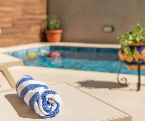 49 Sunrise Għajnsielem