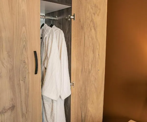 49 Sunrise Bed and Breakfast 4*