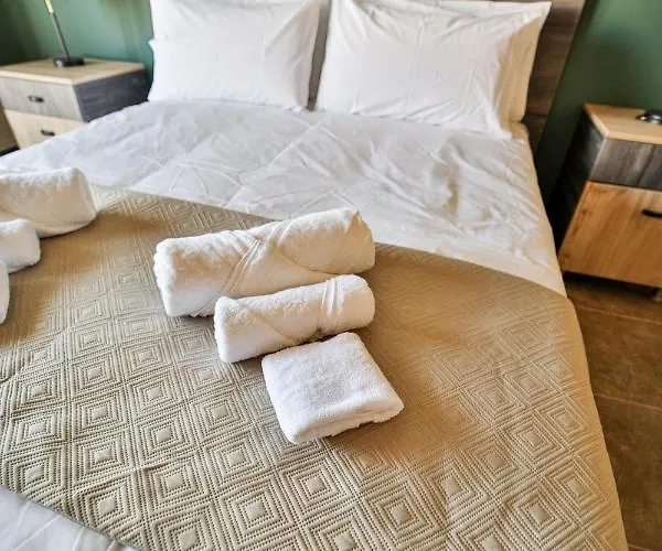 49 Sunrise Bed and Breakfast 4*