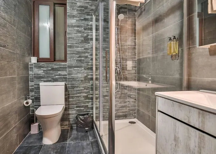 49 Sunrise Bed and Breakfast 4*