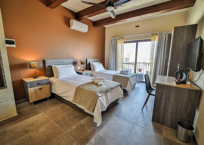 49 Sunrise Għajnsielem